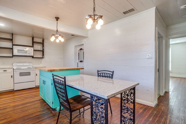 619 W Live Oak Street, Jacksboro, TX 76458