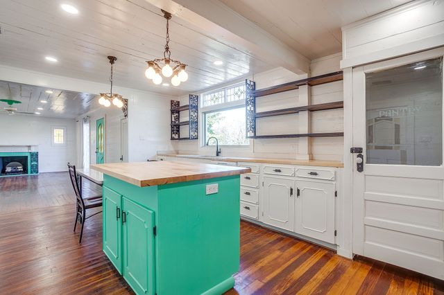 619 W Live Oak Street, Jacksboro, TX 76458