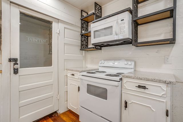 619 W Live Oak Street, Jacksboro, TX 76458