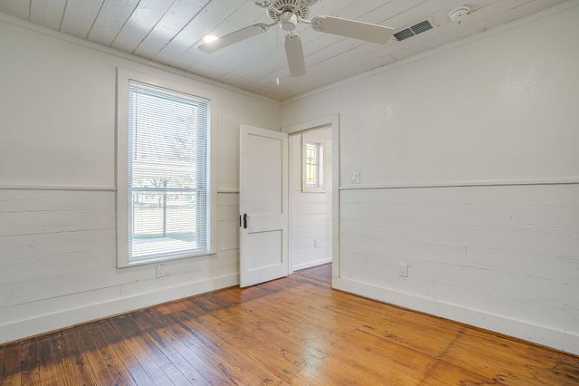 619 W Live Oak Street, Jacksboro, TX 76458