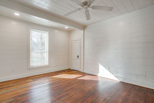 619 W Live Oak Street, Jacksboro, TX 76458