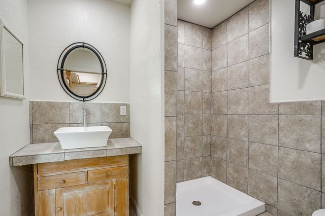 619 W Live Oak Street, Jacksboro, TX 76458