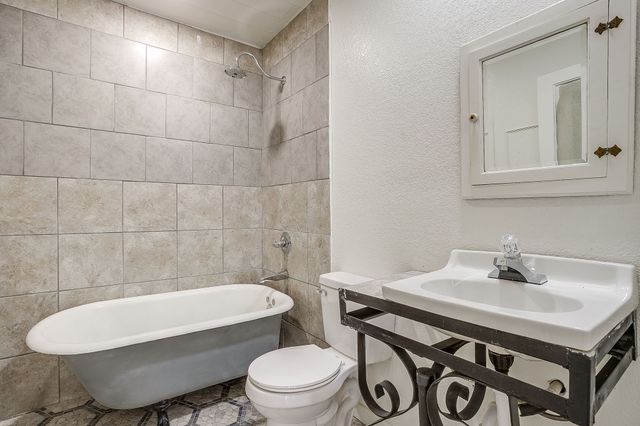 619 W Live Oak Street, Jacksboro, TX 76458