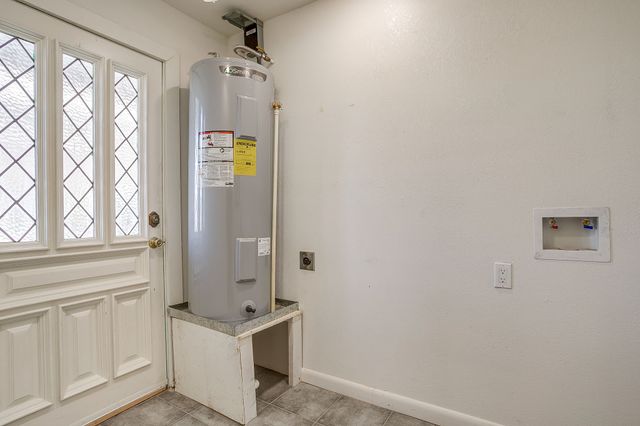 619 W Live Oak Street, Jacksboro, TX 76458