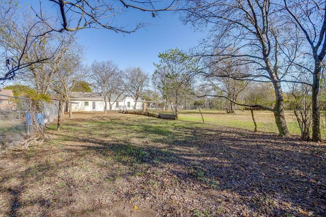619 W Live Oak Street, Jacksboro, TX 76458