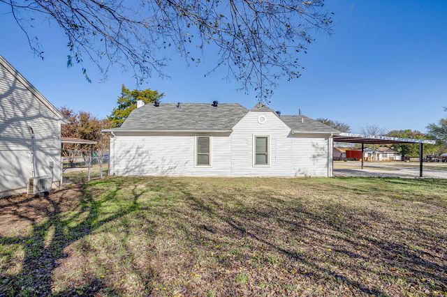 619 W Live Oak Street, Jacksboro, TX 76458
