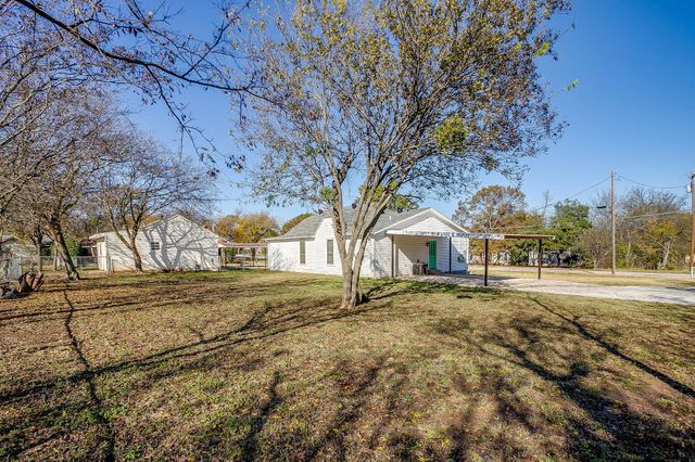 619 W Live Oak Street, Jacksboro, TX 76458