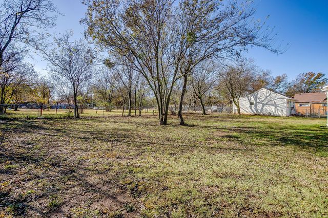 619 W Live Oak Street, Jacksboro, TX 76458