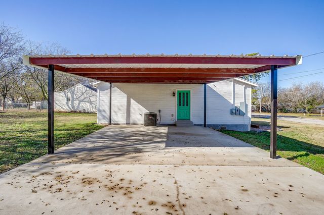 619 W Live Oak Street, Jacksboro, TX 76458