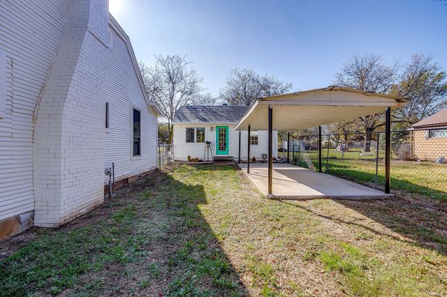 619 W Live Oak Street, Jacksboro, TX 76458