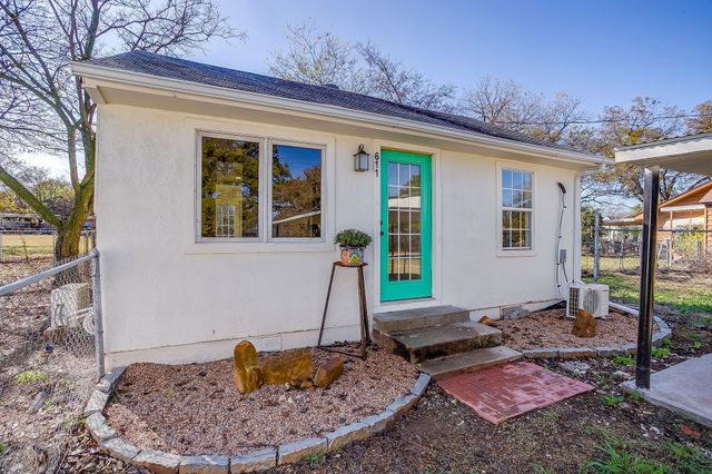 619 W Live Oak Street, Jacksboro, TX 76458