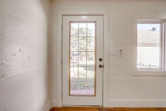 619 W Live Oak Street, Jacksboro, TX 76458