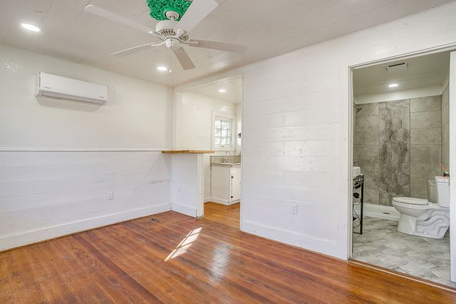 619 W Live Oak Street, Jacksboro, TX 76458