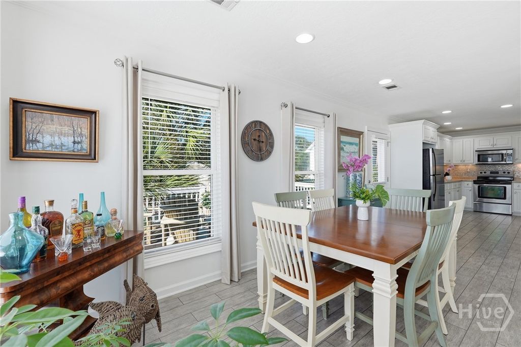 Image 10 of property listing at 207 2nd Avenue, Tybee Island, GA 31328