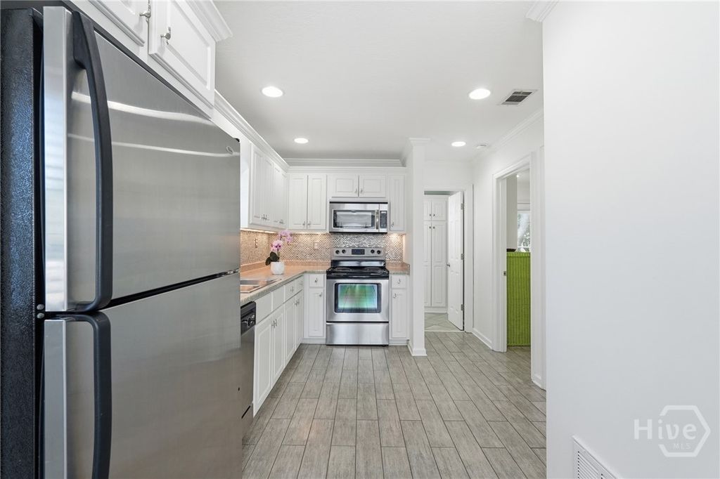 Image 17 of property listing at 207 2nd Avenue, Tybee Island, GA 31328