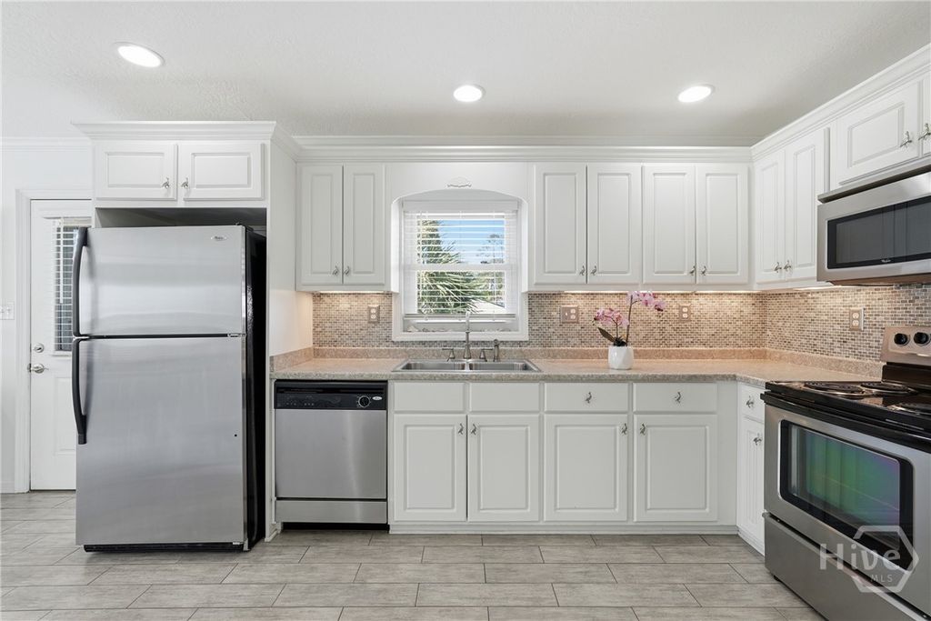 Image 19 of property listing at 207 2nd Avenue, Tybee Island, GA 31328