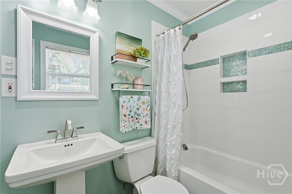 Image 31 of property listing at 207 2nd Avenue, Tybee Island, GA 31328