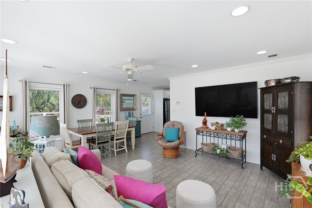 Image 7 of property listing at 207 2nd Avenue, Tybee Island, GA 31328