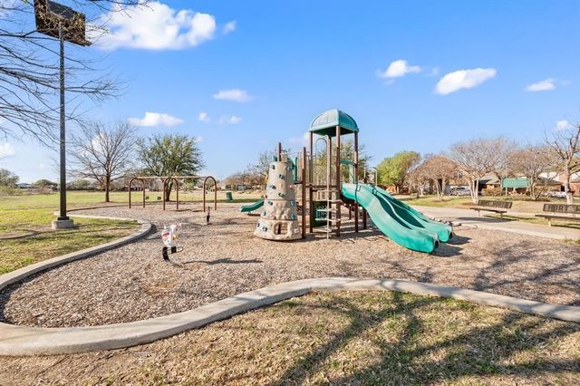 1104 Bluespire Drive, Fort Worth, TX 76131