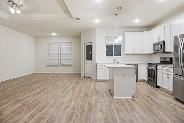 1104 Bluespire Drive, Fort Worth, TX 76131