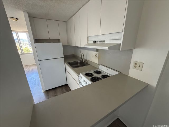 1060 Kamehameha Highway 1704B, Pearl City, HI 96782