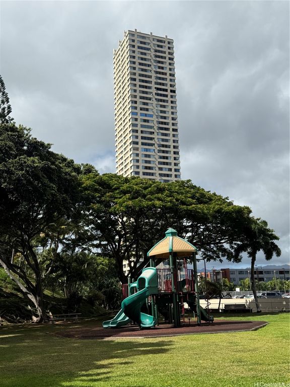 1060 Kamehameha Highway 1704B, Pearl City, HI 96782