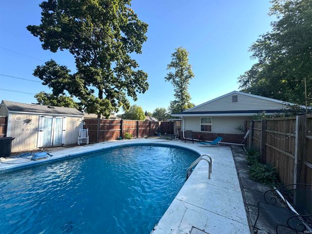 6416 W Franwood Circle, Yorktown, IN 47396