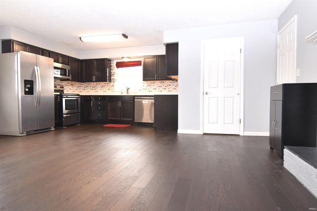 6416 W Franwood Circle, Yorktown, IN 47396