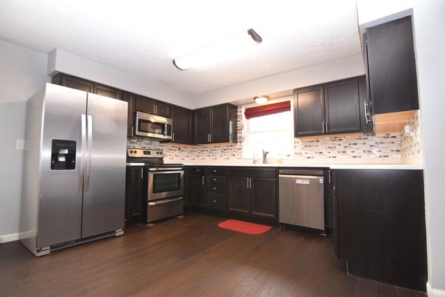 6416 W Franwood Circle, Yorktown, IN 47396