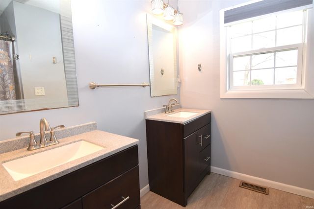 6416 W Franwood Circle, Yorktown, IN 47396