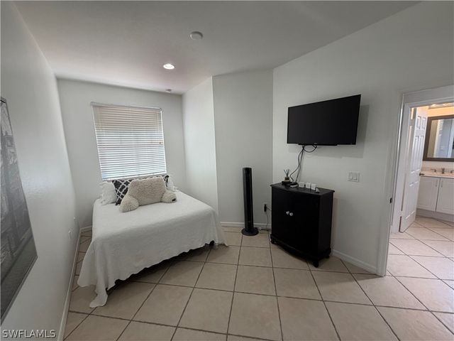 7431 Bristol CIR, Naples, FL 34120