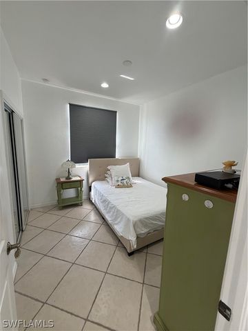 7431 Bristol CIR, Naples, FL 34120