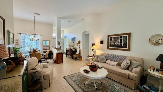 608 SW Chesapeake Ct, Port St. Lucie, FL 34986