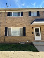 1721 E Roosevelt Road 2, Wheaton, IL 60187