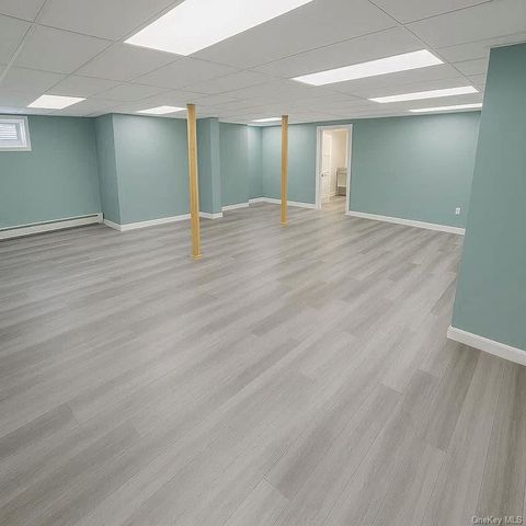 24 Rellim Drive, Glen Cove, NY 11542