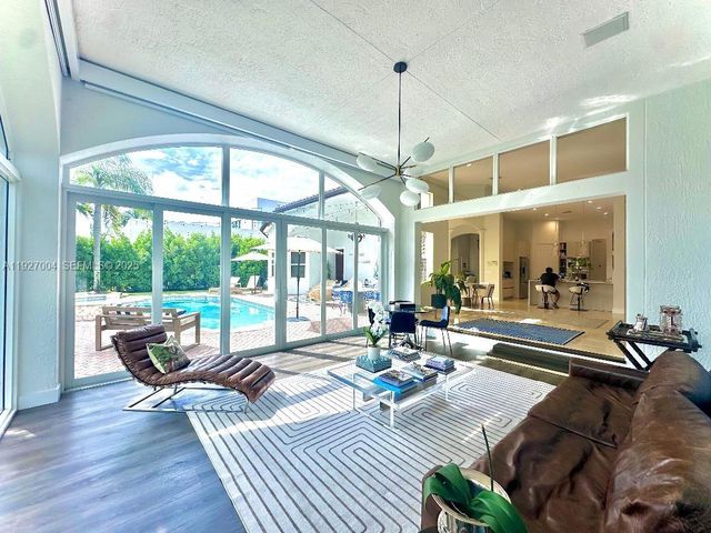 19038 Park Ridge St, Weston, FL 33332