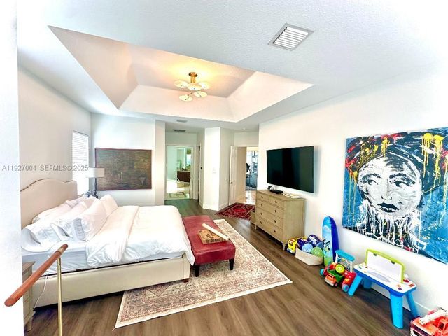 19038 Park Ridge St, Weston, FL 33332