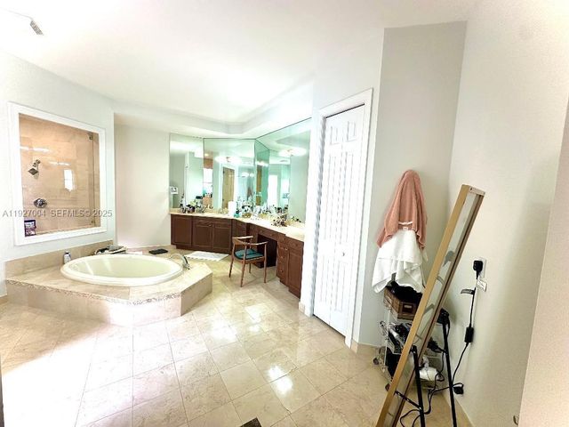 19038 Park Ridge St, Weston, FL 33332