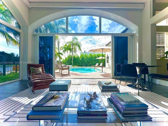 19038 Park Ridge St, Weston, FL 33332