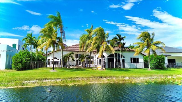 19038 Park Ridge St, Weston, FL 33332