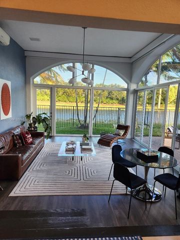 19038 Park Ridge St, Weston, FL 33332