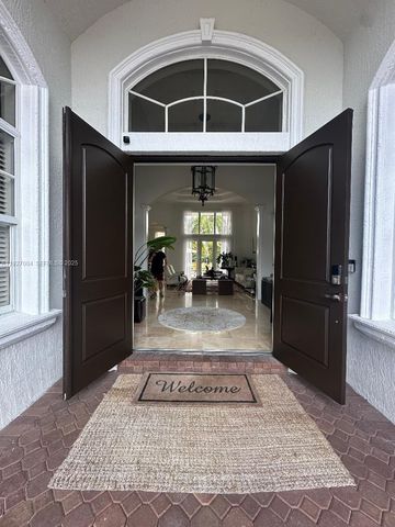 19038 Park Ridge St, Weston, FL 33332