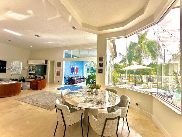 19038 Park Ridge St, Weston, FL 33332