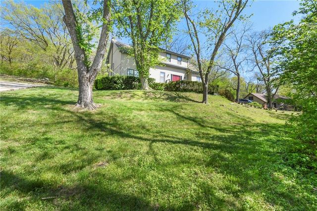 2201 Sunset Court, Leavenworth, KS 66048