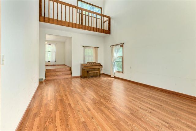 2201 Sunset Court, Leavenworth, KS 66048