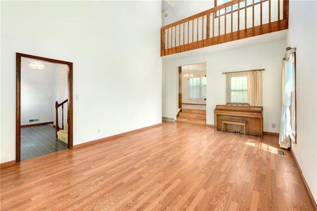 2201 Sunset Court, Leavenworth, KS 66048