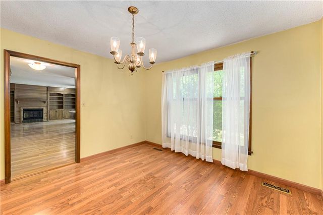 2201 Sunset Court, Leavenworth, KS 66048