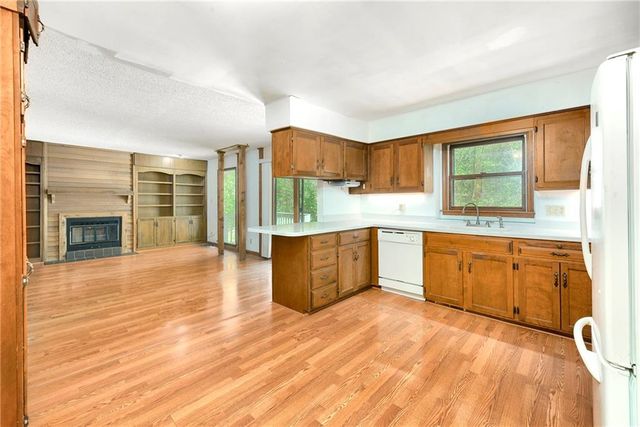 2201 Sunset Court, Leavenworth, KS 66048