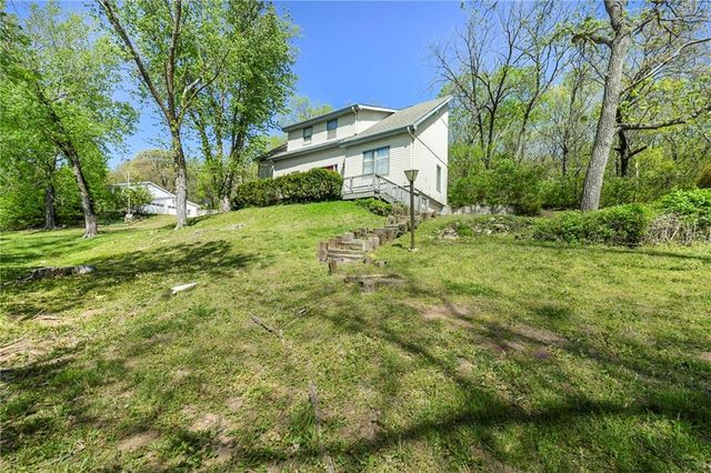 2201 Sunset Court, Leavenworth, KS 66048