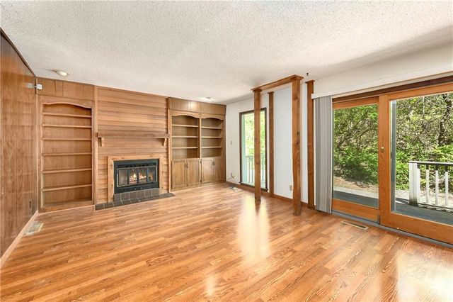 2201 Sunset Court, Leavenworth, KS 66048